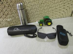 lot 71 image: (CS) Die Cast Tractor, FitOvers Sun...