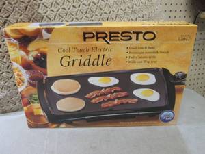 lot 77 image: (EW5) Presto Cool Touch Electric Gr...