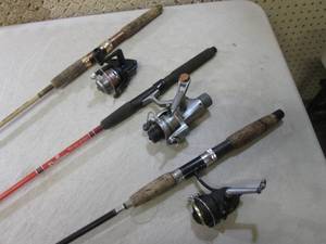 lot 121 image: (RMDR) Lot of 3 Fishing Rod and Ree...