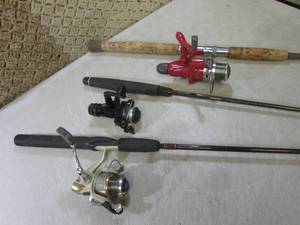 lot 122 image: (RMDR) Lot of 3 Fishing Rod and Ree...