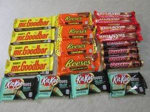 lot 143 image: (B-1) 20 Assorted Candy Bars Past D...