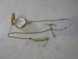 lot 151 image: (CNTR) Vintage Elgin 14K Plated Gold Pocke...