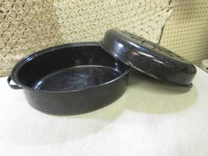 lot 156 image: (RM2) Large Roasting Pan with Lid...