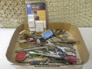lot 166 image: (RM2) Assorted Hand Tools Wrenches ...