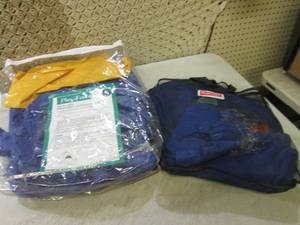 lot 190 image: (EW5) Play Tent and Play Hut...