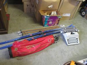lot 193 image: (RMT) Vintage Wilson Golf Bag with ...