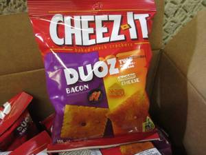 lot 225 image: (C-3) 12 Bags of Cheez-It Duoz Snac...