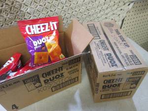 lot 226 image: (C-3) 12 Bags of Cheez-It Duoz Snac...