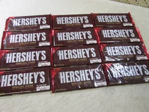 lot 264 image: 12 XL Hersheys Special Dark Mildly ...