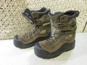 lot 294 image: (F-0) Pair of Camo Rocky Boots with...
