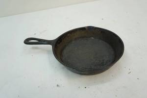 Cast iron pan