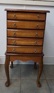 Jewelry box