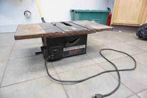 B&D table saw