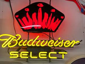 lot 9 image: Budweiser Select Neon Sign