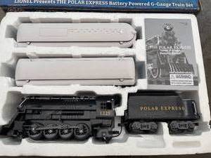 lot 35 image: Lionel Polar Express Train Set