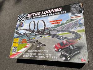 lot 40 image: Metro Looping Electric Board Race Set