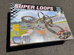 lot 41 image: Super Loops Electric Road Race Set
