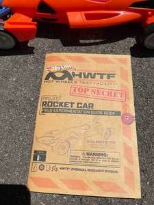 lot 45 image: Hot Wheels Rocket Car Science Kit