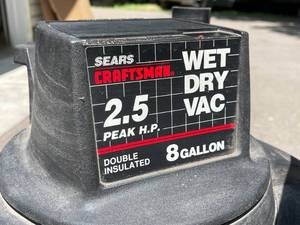 lot 51 image: Craftsman 8 Gallon WetDry Vac