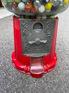 lot 86 image: Steidls Gumball Machine Full of Vintage Marbles