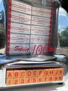 lot 119 image: Classic Collectors Edition Juke Box Like Radio Cassette Player