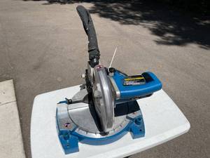 lot 127 image: Champion 10 Inch Mitre Compound Saw