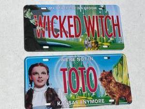lot 134 image: 3 Wizard Of Oz License Plates