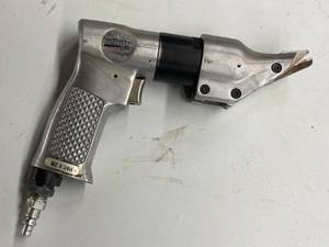 lot 143 image: Northern Industrial Pneumatic Cutting Tool