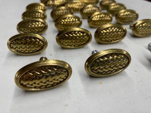 lot 151 image: Assorted Brass Drawer Pulls