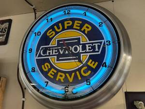 lot 162 image: Chevrolet Super Service Neon Wall Clock
