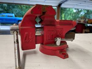 lot 169 image: Sears 4 12 Bench Vise