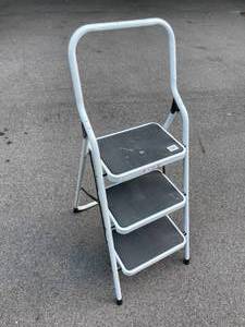 lot 170 image: 3 Step Folding Step Stool
