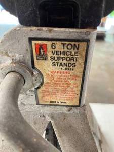 lot 179 image: Two Pro-Lift 6 Ton Jack Stands