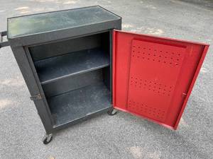 lot 207 image: Rolliing Shop Works Tool Locker