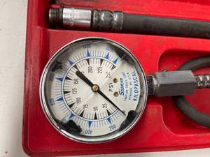 lot 211 image: Snap-On Compression Gauge set