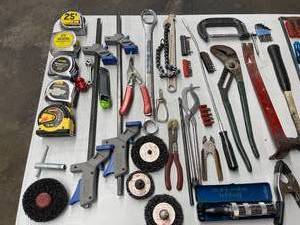 lot 227 image: Hand Tool Lot