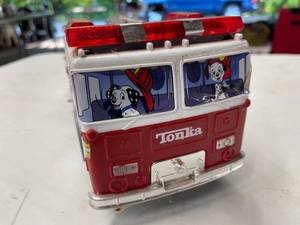 lot 247 image: 2001 Plastic Tonka Fire Truck