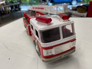 lot 301 image: 2004 Plastic Tonka Fire Truck