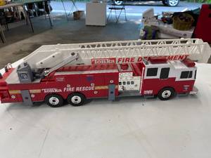 lot 302 image: 2000 Plastic Tonka Fire Rescue Truck