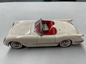 lot 330 image: Franklin Mint 1953 Corvette Die Cast Model With COA