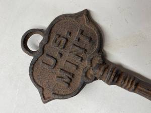 lot 333 image: Cast Iron U.S. Mint Decorative Key
