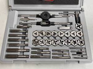lot 340 image: Craftsman 39 Piece Tap and Die Set