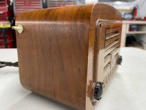 lot 344 image: Vintage Emerson Radio and Phonograph Corp Radio