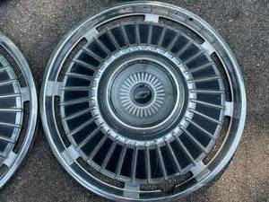 lot 378 image: 4 Vintage Chevrolet Hubcaps