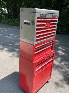 lot 388 image: Craftsman Rolling Tool Box