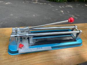 lot 422 image: Tile Cutting Tool