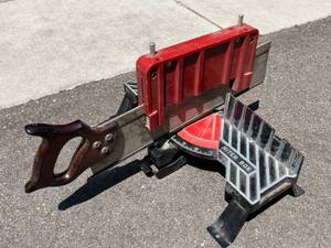 lot 428 image: Hempe Metal Miter Box and Saw
