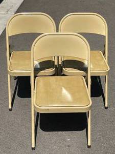 lot 437 image: 3 Padded Metal Folding Chairs