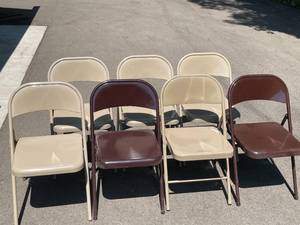 lot 439 image: 7 Metal Folding Chairs