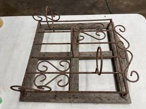lot 473 image: Vintage Wood and Metal Wall Mount Garden Flower Pot Display